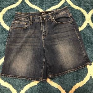 Earl mid length shorts